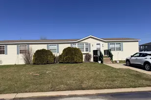 198 Blue Jay Dr, Lynwood, IL 60411 - Photo 2