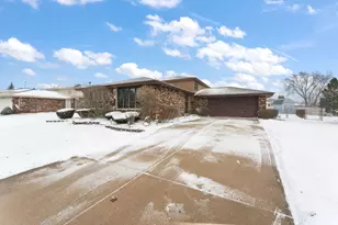 16615 Blossom Ln, Tinley Park, IL 60487 - Photo 2