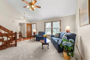 1072 Cedar Crest Dr, Crystal Lake, IL 60014 - Photo 2