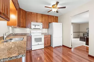 1072 Cedar Crest Dr, Crystal Lake, IL 60014 - Photo 4