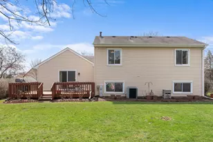 1072 Cedar Crest Dr, Crystal Lake, IL 60014 - Photo 16