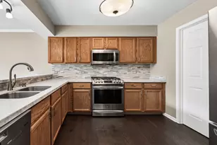 2707 Cobblestone Dr, Crystal Lake, IL 60012 - Photo 12