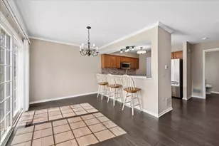 2707 Cobblestone Dr, Crystal Lake, IL 60012 - Photo 10