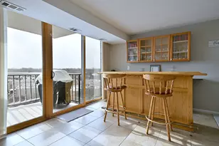 2 S Atrium Wy, Elmhurst, IL 60126 - Photo 8