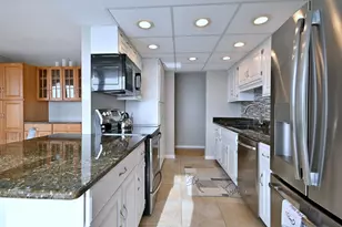 2 S Atrium Wy, Elmhurst, IL 60126 - Photo 16