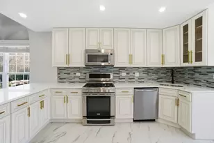 6349 Braxton Ct, Gurnee, IL 60031 - Photo 6