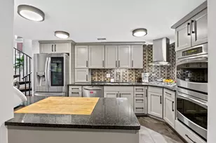 656 W Buckingham Pl, Chicago, IL 60657 - Photo 8