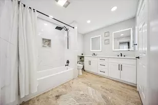 8334 Portsmouth Dr, Darien, IL 60561 - Photo 4