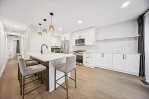 8334 Portsmouth Dr, Darien, IL 60561 - Photo 2