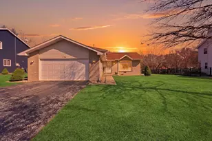 130 Fox Chase Dr S, Oswego, IL 60543 - Photo 2