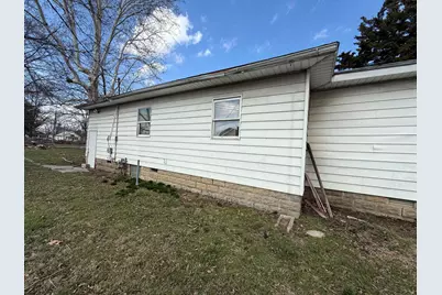 616 N Walnut Street, Centralia, IL 62801 - Photo 2