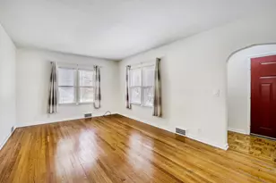 626 N Hough St, Barrington, IL 60010 - Photo 2