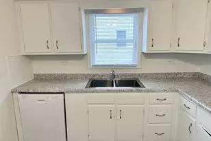 858 Clay St, Woodstock, IL 60098 - Photo 8