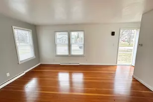 858 Clay St, Woodstock, IL 60098 - Photo 2