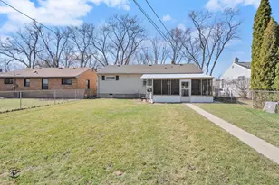 1562 S 5th Ave, Kankakee, IL 60901 - Photo 2