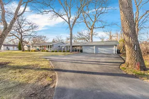 1246 Pinewood Dr, Crystal Lake, IL 60014 - Photo 4