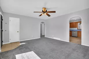 341 W Spruce St, Paxton, IL 60957 - Photo 8