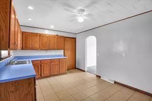 341 W Spruce St, Paxton, IL 60957 - Photo 12