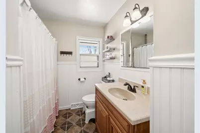 228 W Taylor Street, Dekalb, IL 60115 - Photo 18