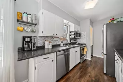 228 W Taylor Street, Dekalb, IL 60115 - Photo 10