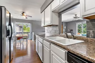 1715 Cedarbrook Ct, Sycamore, IL 60178 - Photo 4