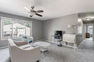 1715 Cedarbrook Ct, Sycamore, IL 60178 - Photo 2