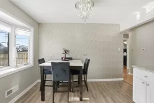 537 E 161st Pl, South Holland, IL 60473 - Photo 8