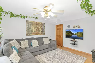 2013 Briar Hill Drive W, Schaumburg, IL 60194 - Photo 10