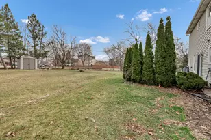 2013 Briar Hill Dr W, Schaumburg, IL 60194 - Photo 6