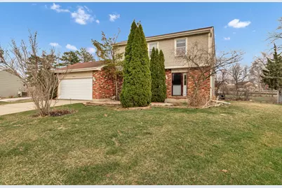 2013 Briar Hill Drive W, Schaumburg, IL 60194 - Photo 2