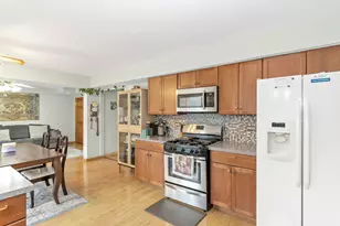 2013 Briar Hill Dr W, Schaumburg, IL 60194 - Photo 16