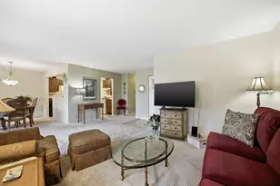 132 Wolcott Ct, Schaumburg, IL 60193 - Photo 2