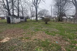 818 S Church St, Carmi, IL 62821 - Photo 4