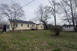 818 S Church St, Carmi, IL 62821 - Photo 2