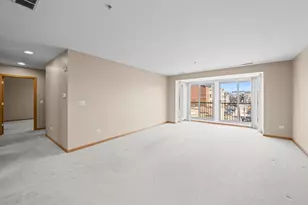 100 N Bokelman St, Roselle, IL 60172 - Photo 8