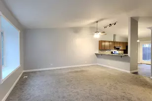 386 Campus Dr, Elgin, IL 60120 - Photo 4