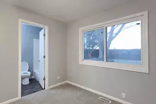 386 Campus Dr, Elgin, IL 60120 - Photo 20