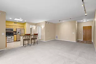 405 S Creekside Dr, Palatine, IL 60074 - Photo 4