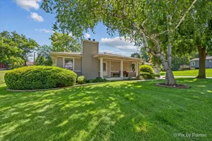 418 Lake Shore Blvd, Wauconda, IL 60084 - Photo 2