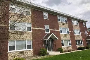 8635 S 84th Ct, Hickory Hills, IL 60457 - Photo 1