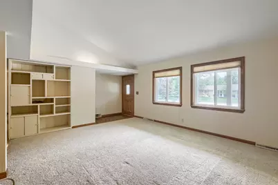 104 Sharon Lane, North Aurora, IL 60542 - Photo 4