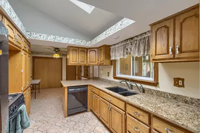 104 Sharon Lane, North Aurora, IL 60542 - Photo 6