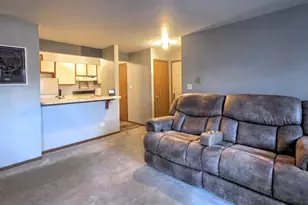 4302 W Shamrock Ln, McHenry, IL 60050 - Photo 6