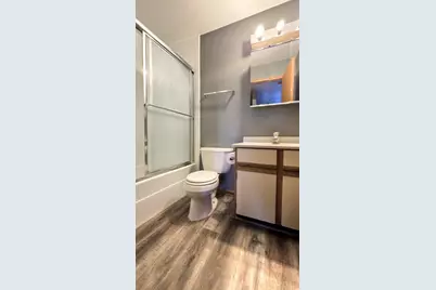 4302 W Shamrock Lane #2D, McHenry, IL 60050 - Photo 4