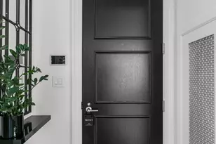 118 E Erie St, Chicago, IL 60611 - Photo 2