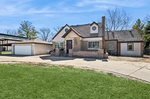 23 W Algonquin Rd, Des Plaines, IL 60016 - Photo 1