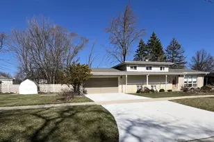 204 W Clarendon St, Arlington Heights, IL 60004 - Photo 2