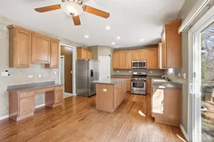 715 Blue Ridge Dr, Streamwood, IL 60107 - Photo 6