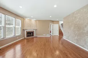 715 Blue Ridge Dr, Streamwood, IL 60107 - Photo 4