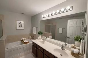 467 Vaughn Cir, Aurora, IL 60502 - Photo 10